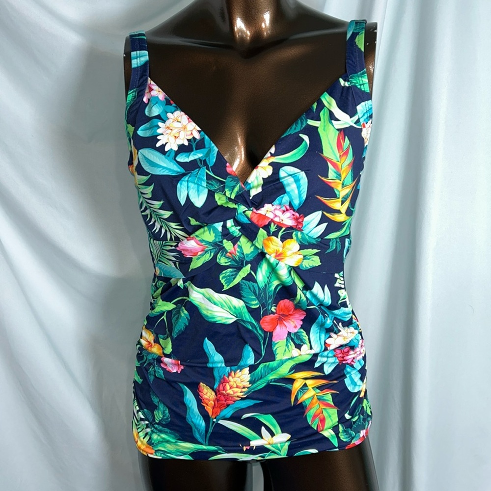 Tommy Bahama Tropi Calling underwire Tankini top - Small - New 🦈